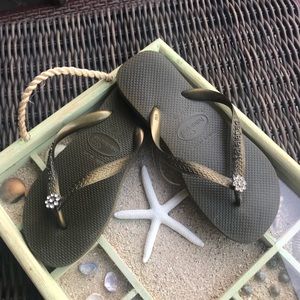 🏝 Havana’s army green color with flower crystal